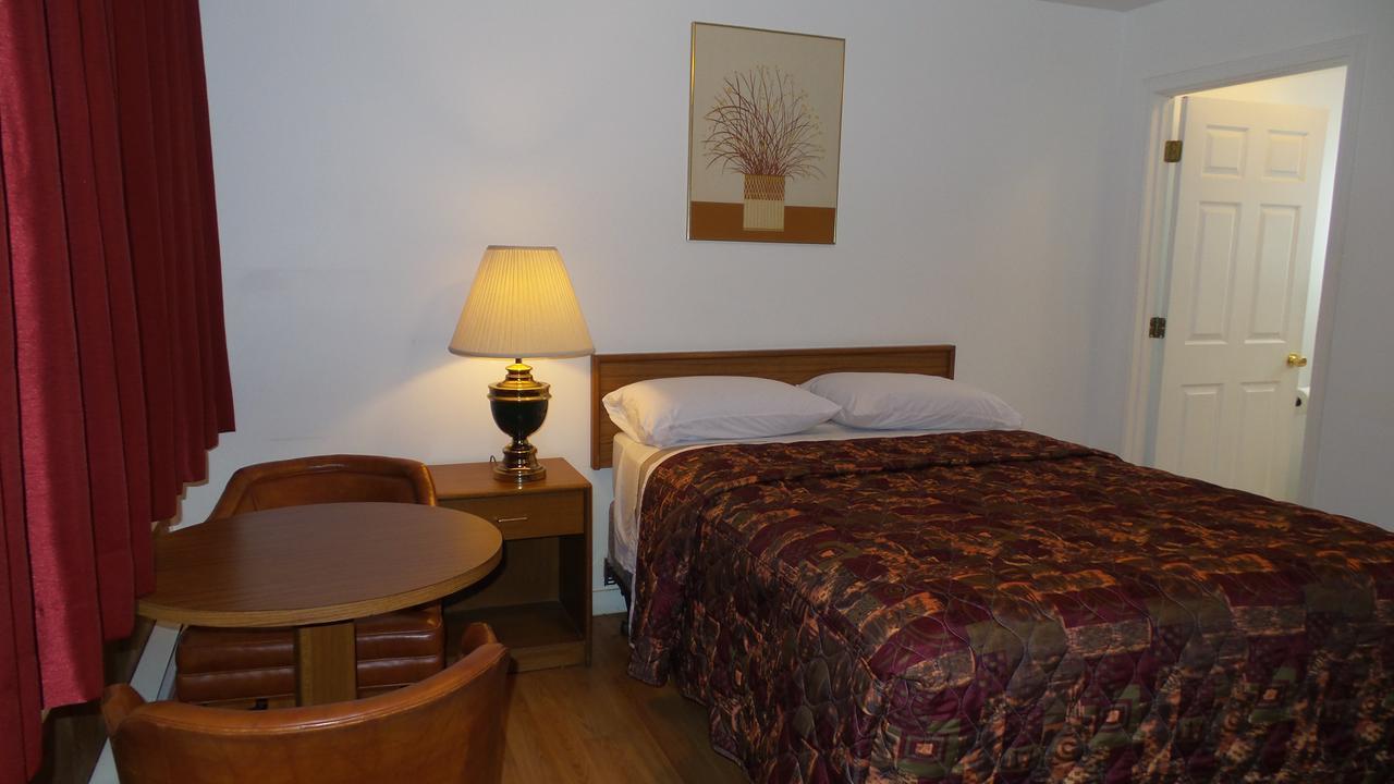 Raymond Golden Lion Motel מראה חיצוני תמונה