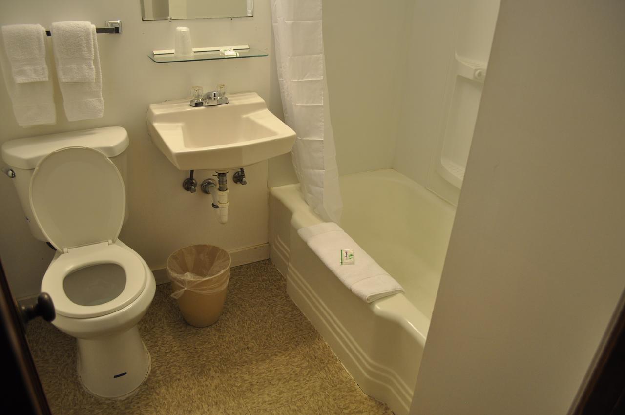 Raymond Golden Lion Motel מראה חיצוני תמונה